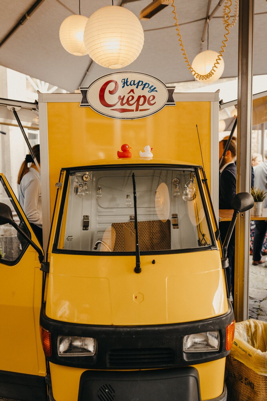 Piaggio Ape Frontansicht Happy Crêpe – Firmenevent Köln Düsseldorf